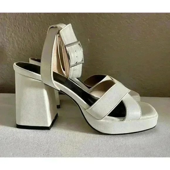 Indigo Rd. White Platform Sandals Sz 7.5 - Picture 1 of 6